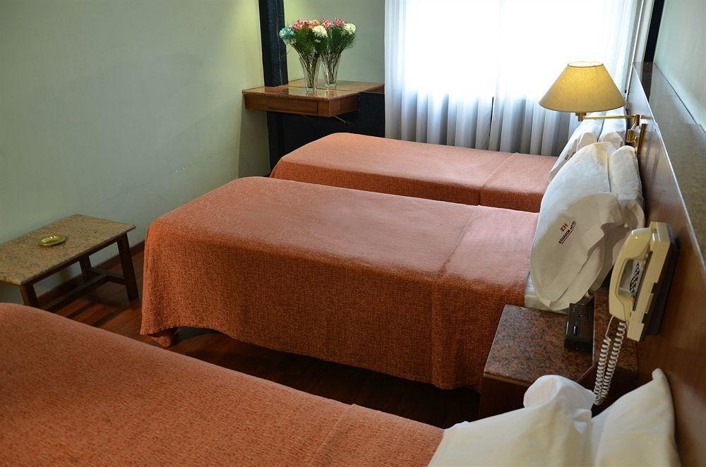 Ecuador Hotel Buenos Aires Bagian luar foto