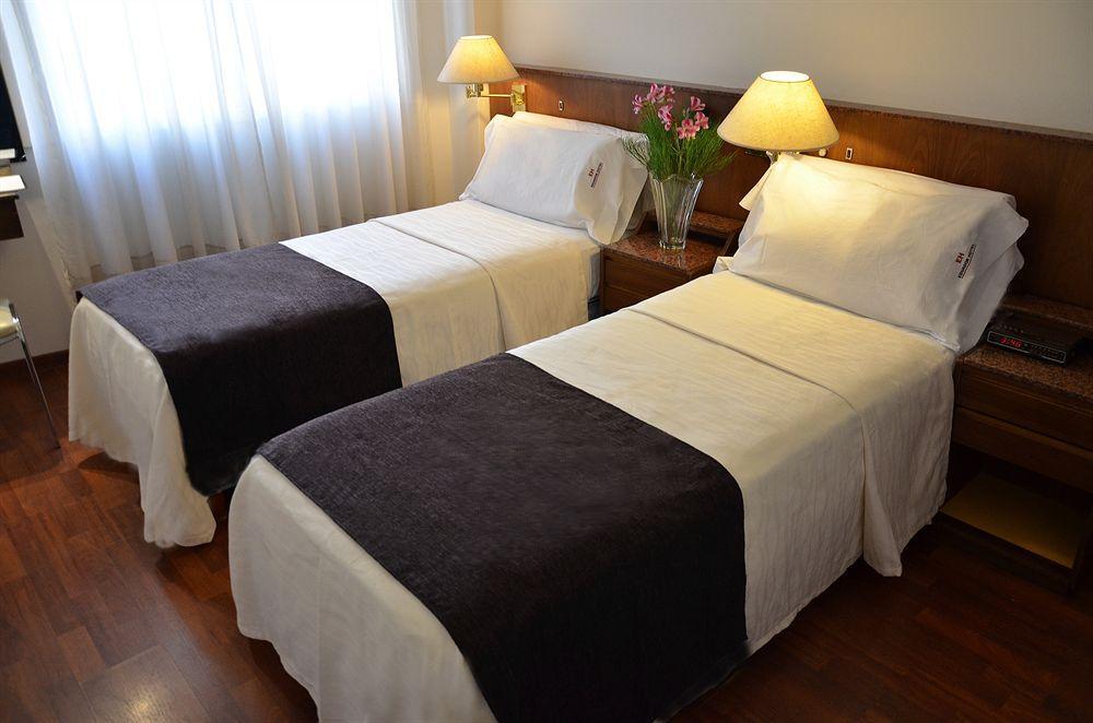 Ecuador Hotel Buenos Aires Bagian luar foto