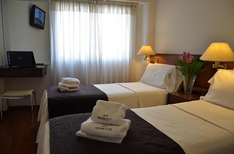Ecuador Hotel Buenos Aires Bagian luar foto