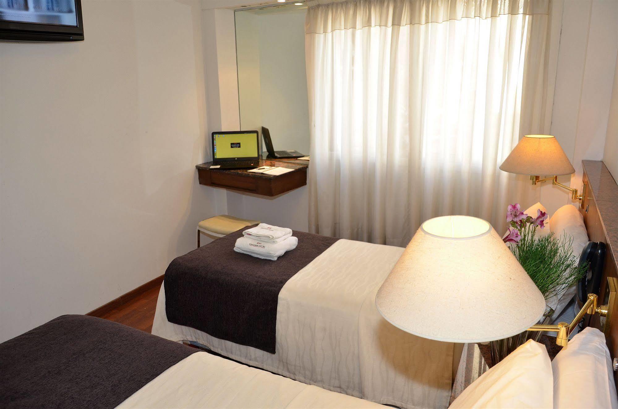 Ecuador Hotel Buenos Aires Bagian luar foto