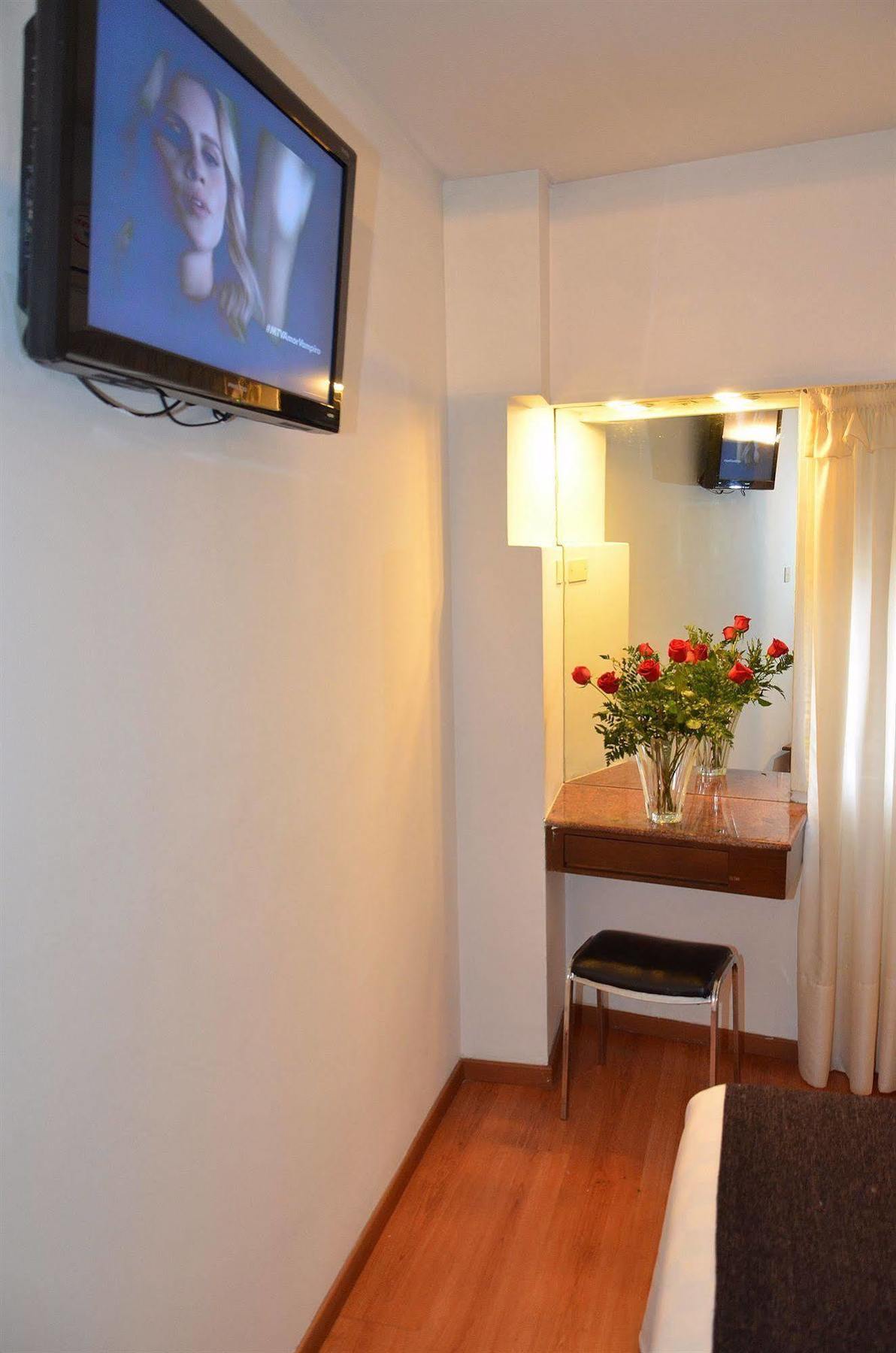 Ecuador Hotel Buenos Aires Bagian luar foto