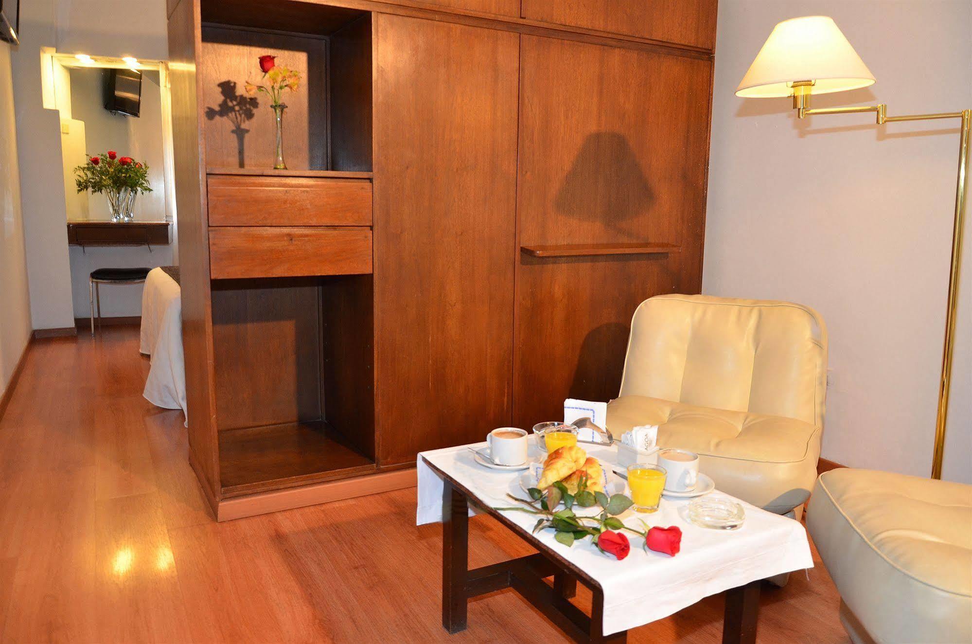 Ecuador Hotel Buenos Aires Bagian luar foto